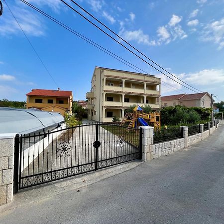 Apartments Piculjan Лопар Экстерьер фото