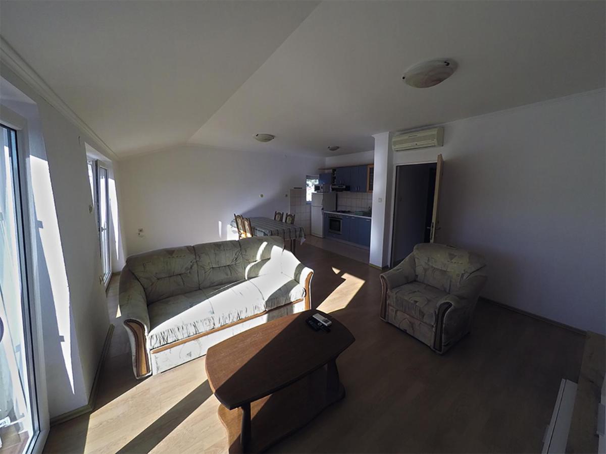 Apartments Piculjan Лопар Экстерьер фото