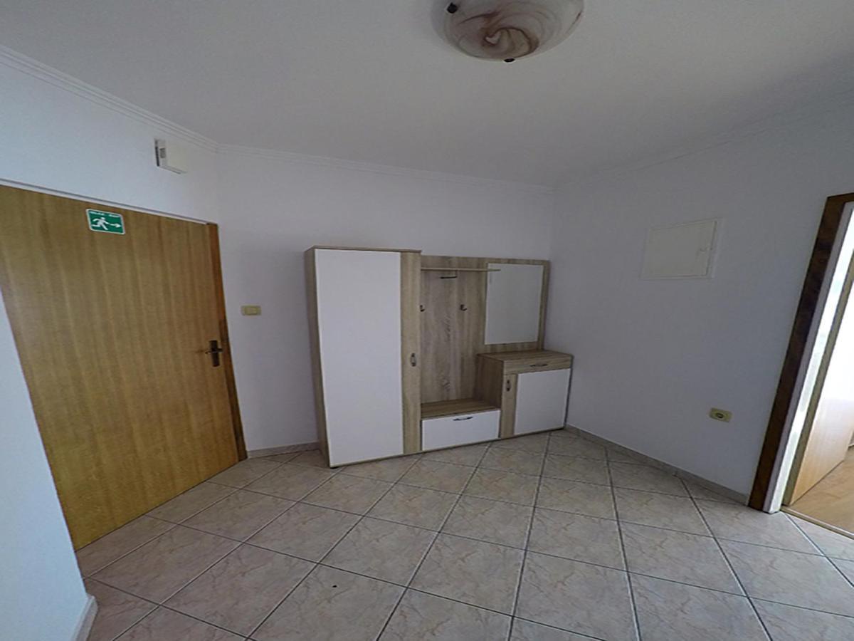 Apartments Piculjan Лопар Экстерьер фото