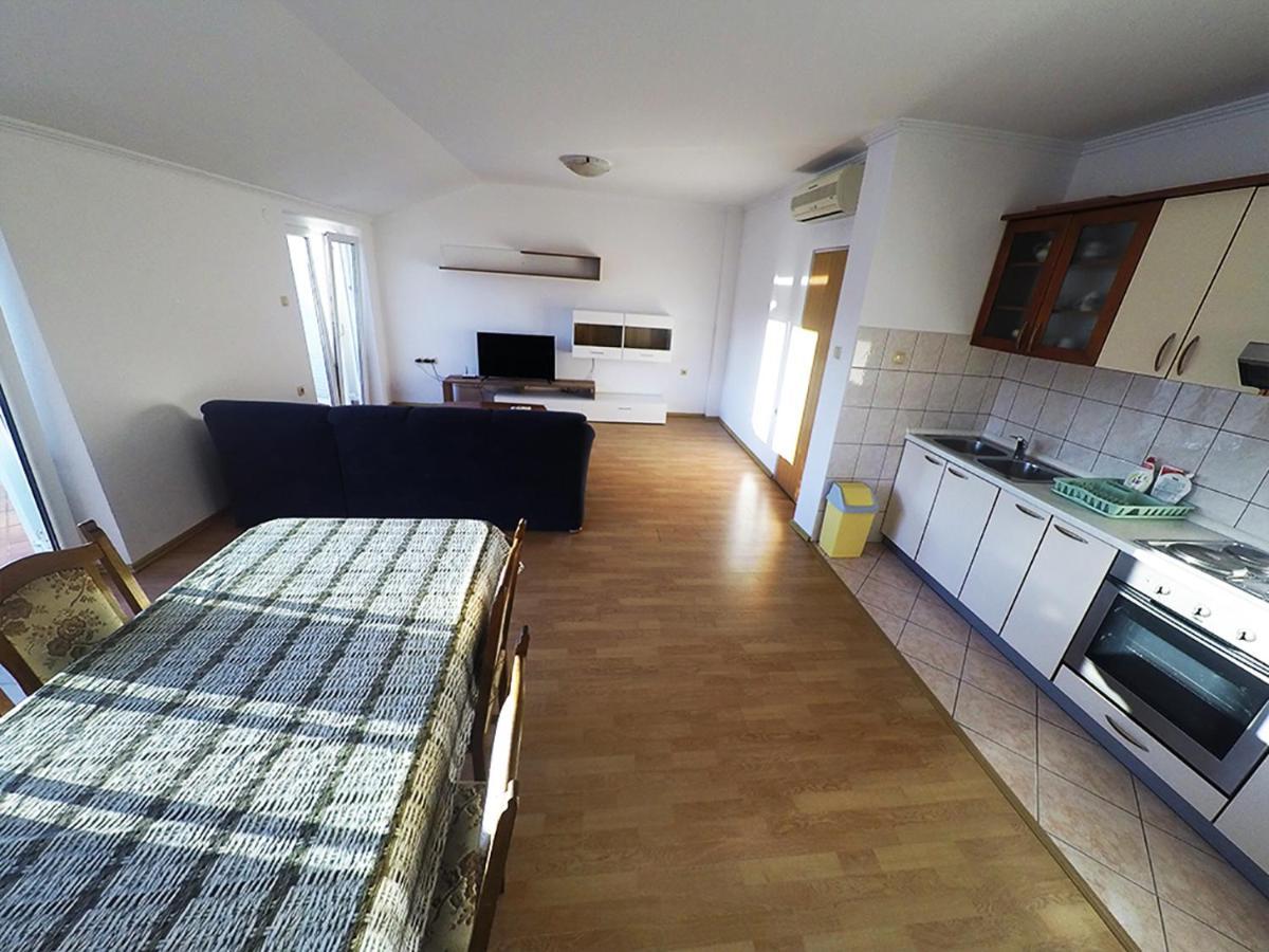 Apartments Piculjan Лопар Экстерьер фото
