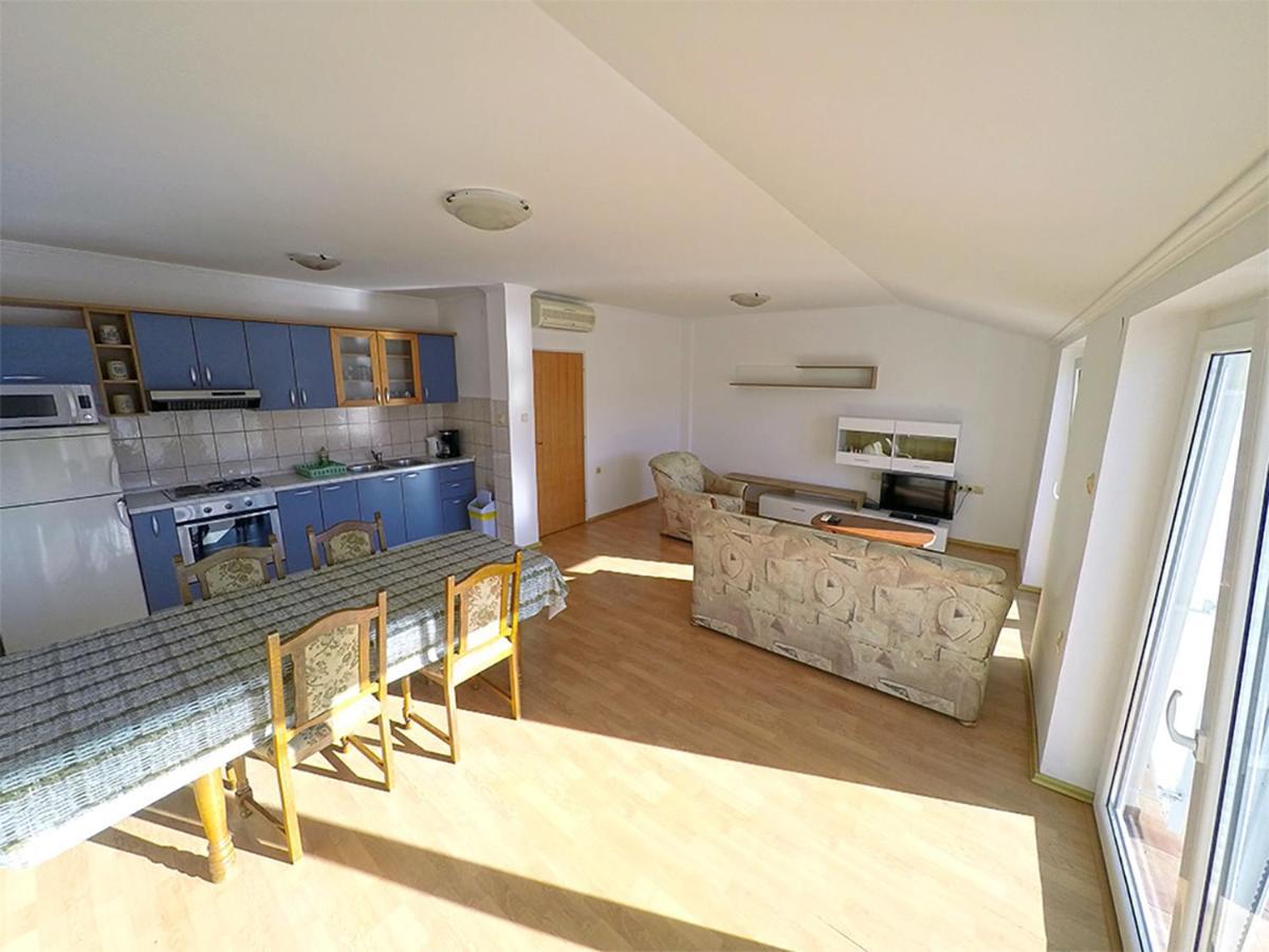 Apartments Piculjan Лопар Экстерьер фото