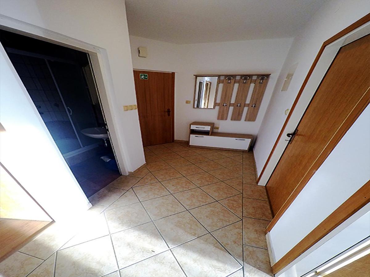 Apartments Piculjan Лопар Экстерьер фото