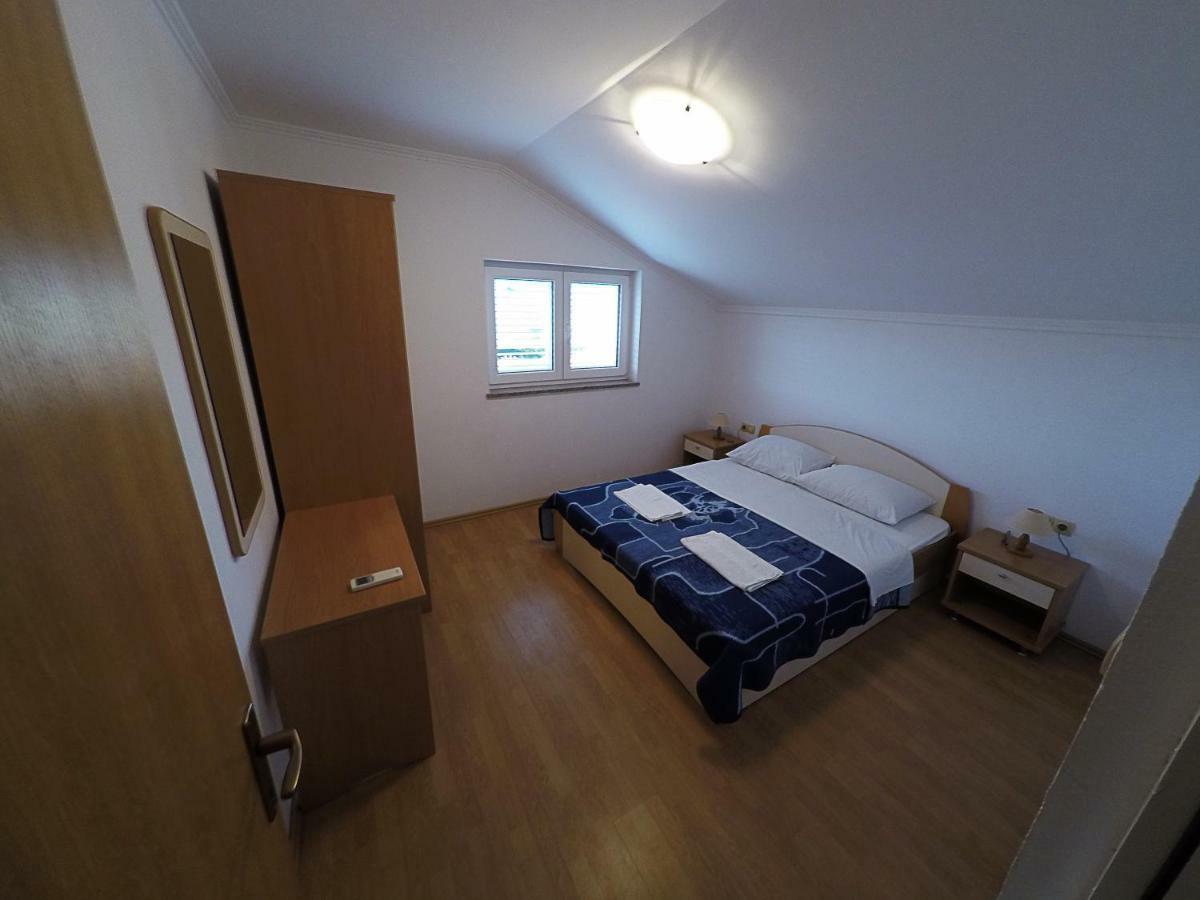 Apartments Piculjan Лопар Экстерьер фото