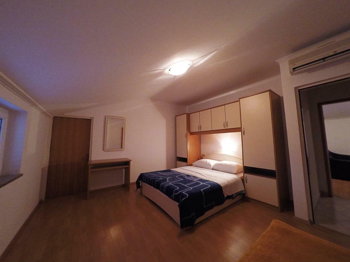 Apartments Piculjan Лопар Экстерьер фото