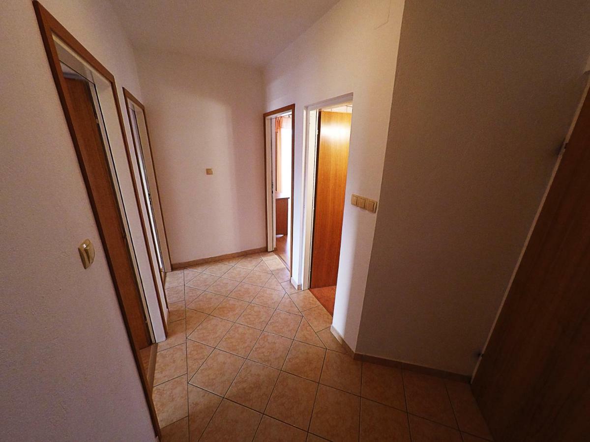 Apartments Piculjan Лопар Экстерьер фото