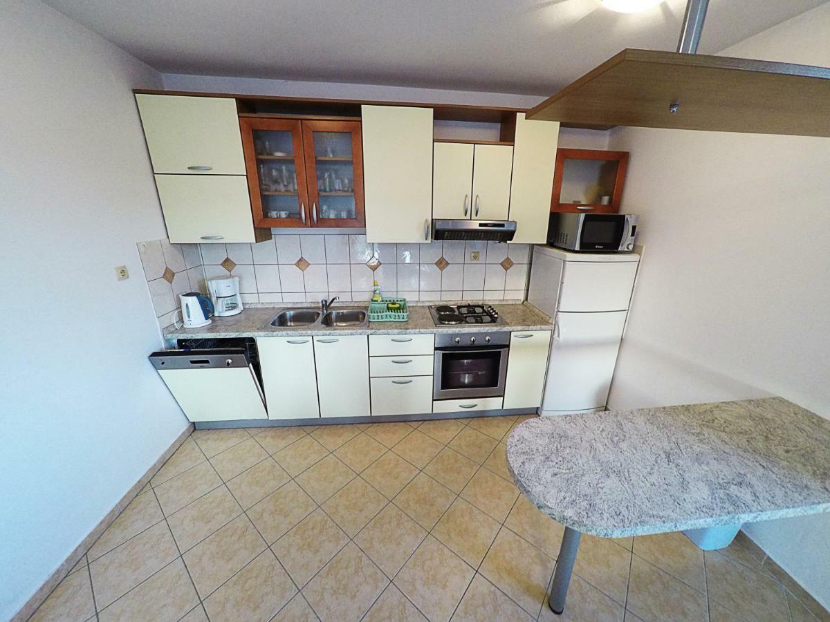Apartments Piculjan Лопар Экстерьер фото