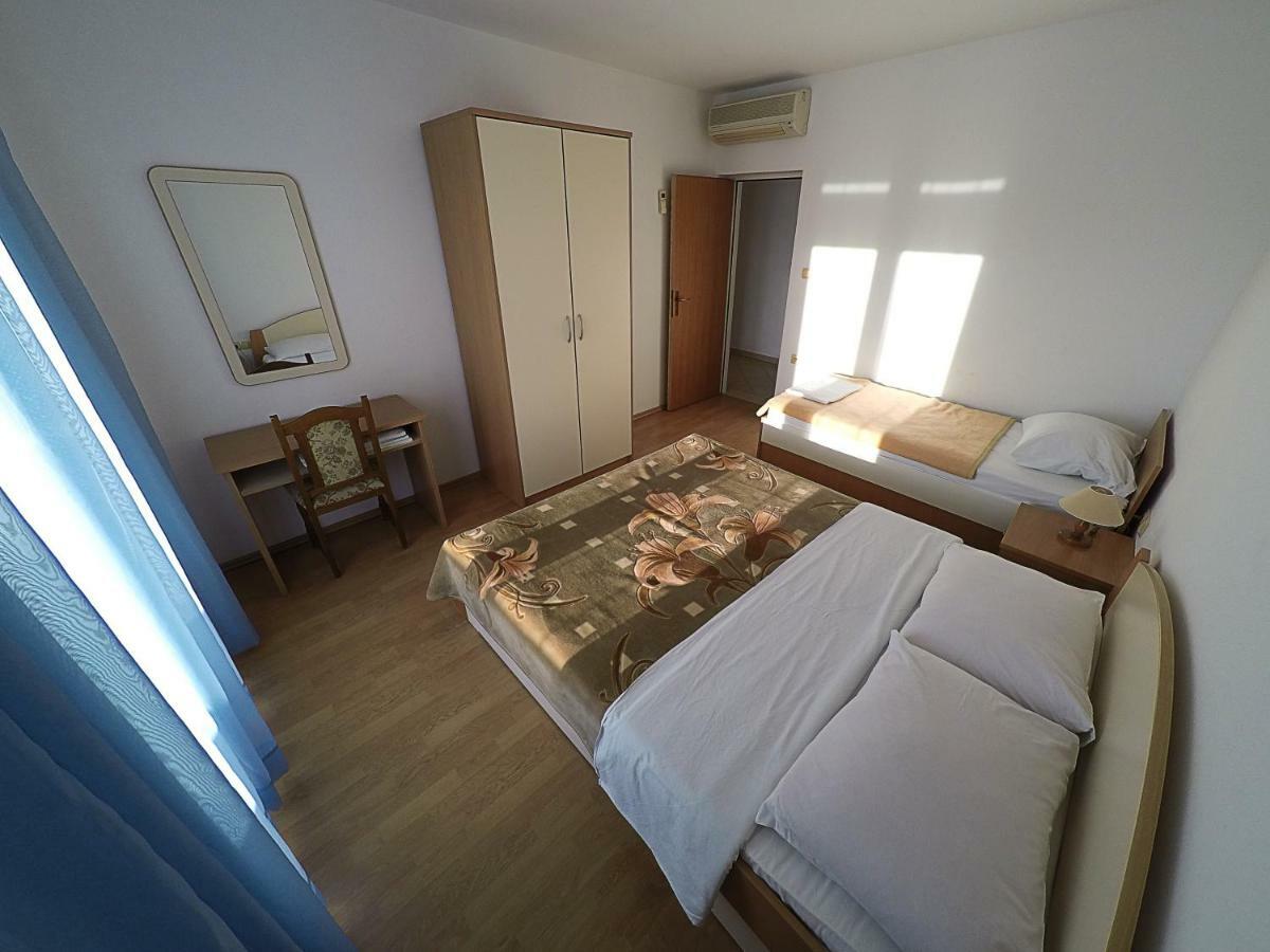 Apartments Piculjan Лопар Экстерьер фото