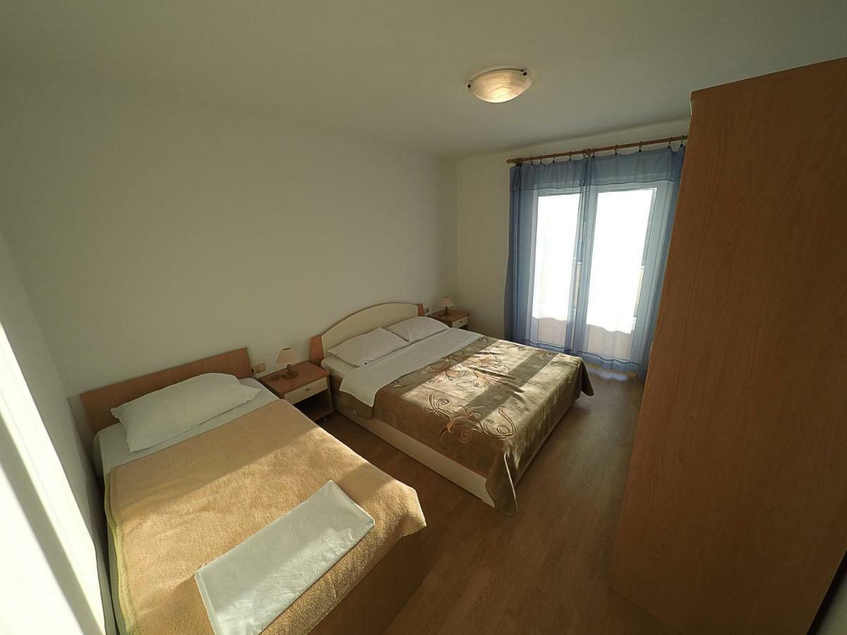 Apartments Piculjan Лопар Экстерьер фото